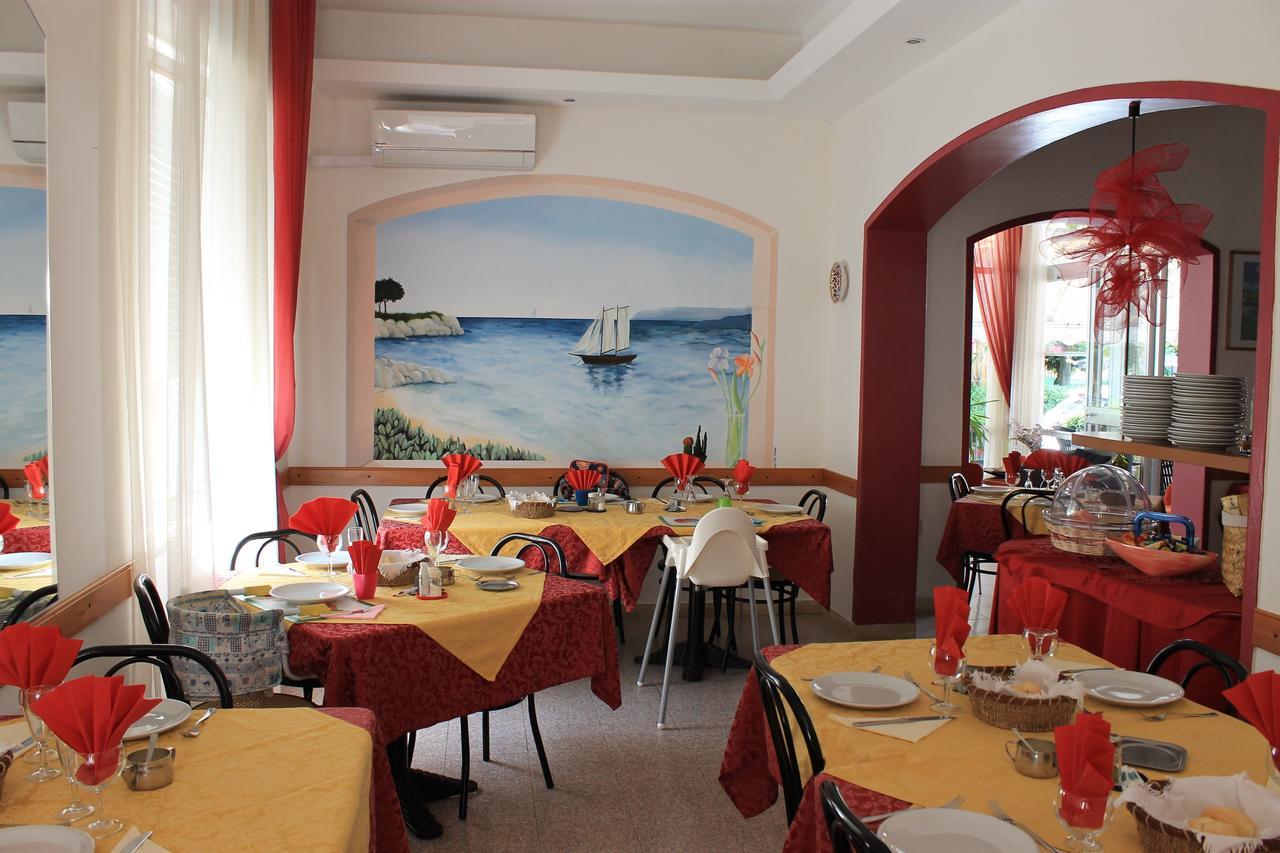 Hotel Susanna Rimini Exterior foto