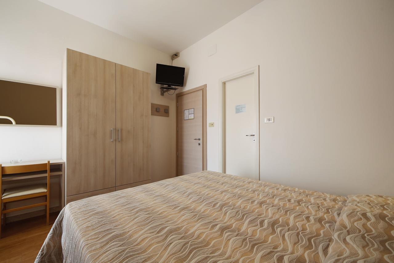 Hotel Susanna Rimini Zimmer foto