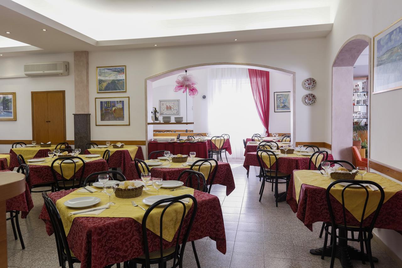 Hotel Susanna Rimini Exterior foto
